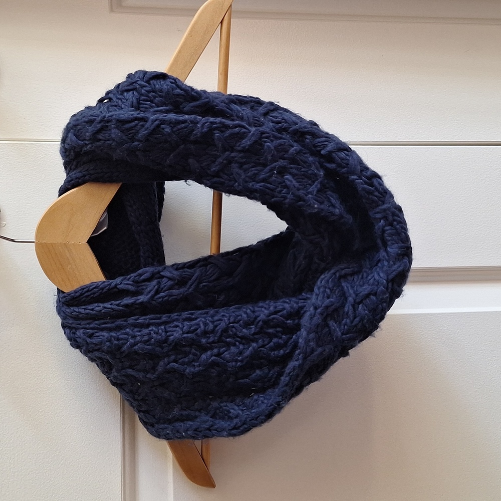Ladies' Navy Blue Knit winter scarf